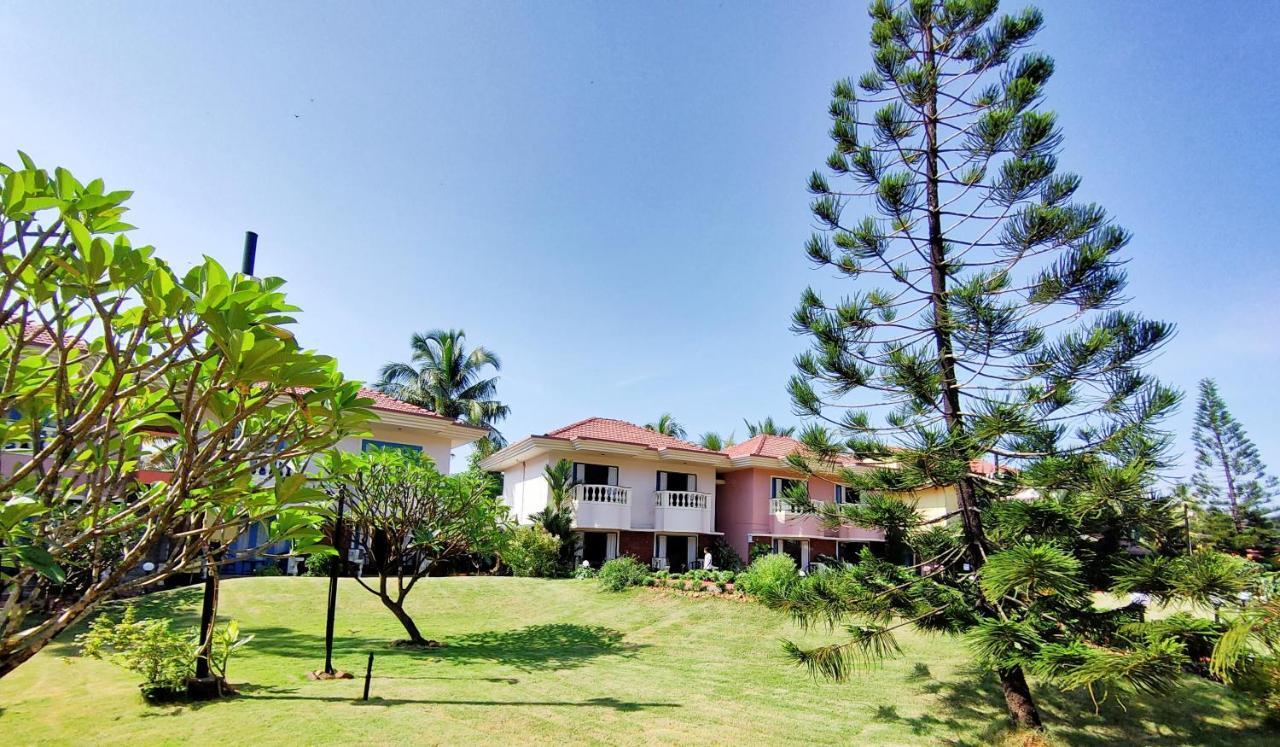 Coconut Grove Beach Resort Colva Eksteriør billede